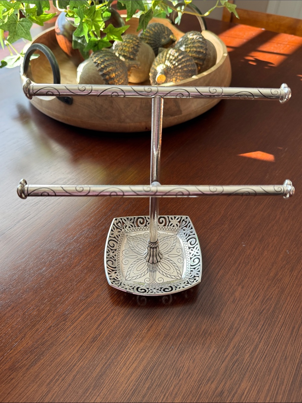 Brighton Lacie Daisy Silver Plated Two-Tier Bracelet Stand With Ring Tray